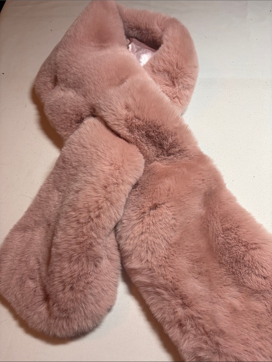 Top It Off Accessories - Top it Off NWT Pink Poly Faux Fur Scarf